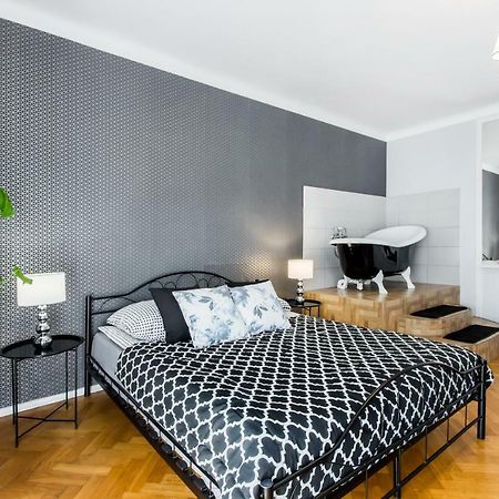 ClickTheFlat Apartment Chmielna 7 Warschau Exterior foto
