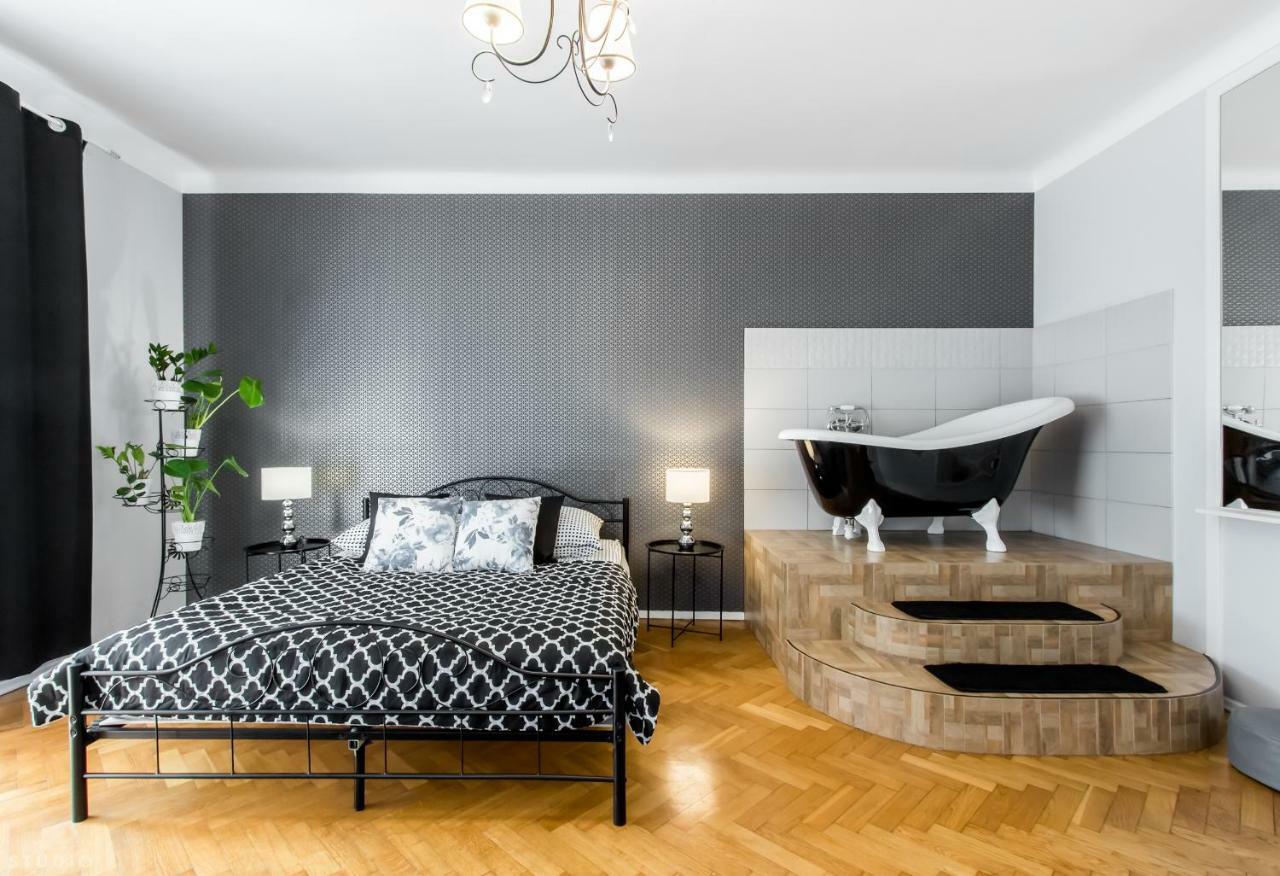 ClickTheFlat Apartment Chmielna 7 Warschau Exterior foto